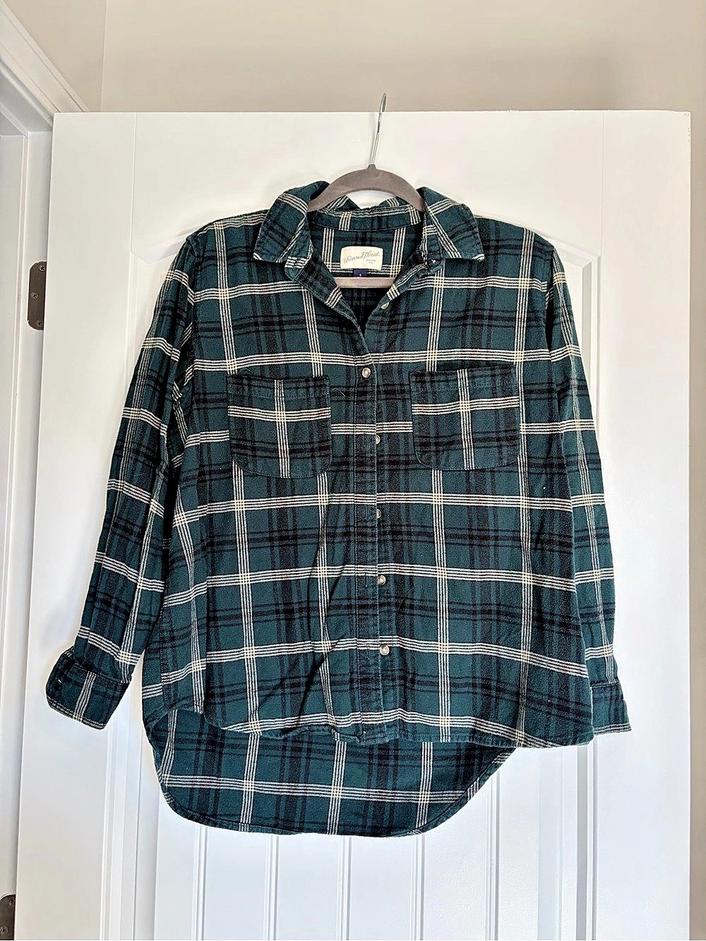 Universal Thread Long-Sleeve Relaxed-Fit Flannel Button-Down Shirt Green & White